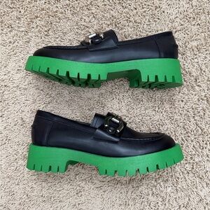 NEW Steve Madden Women's Black with Green Platform Lug Sole Chunky Loafer Size 9